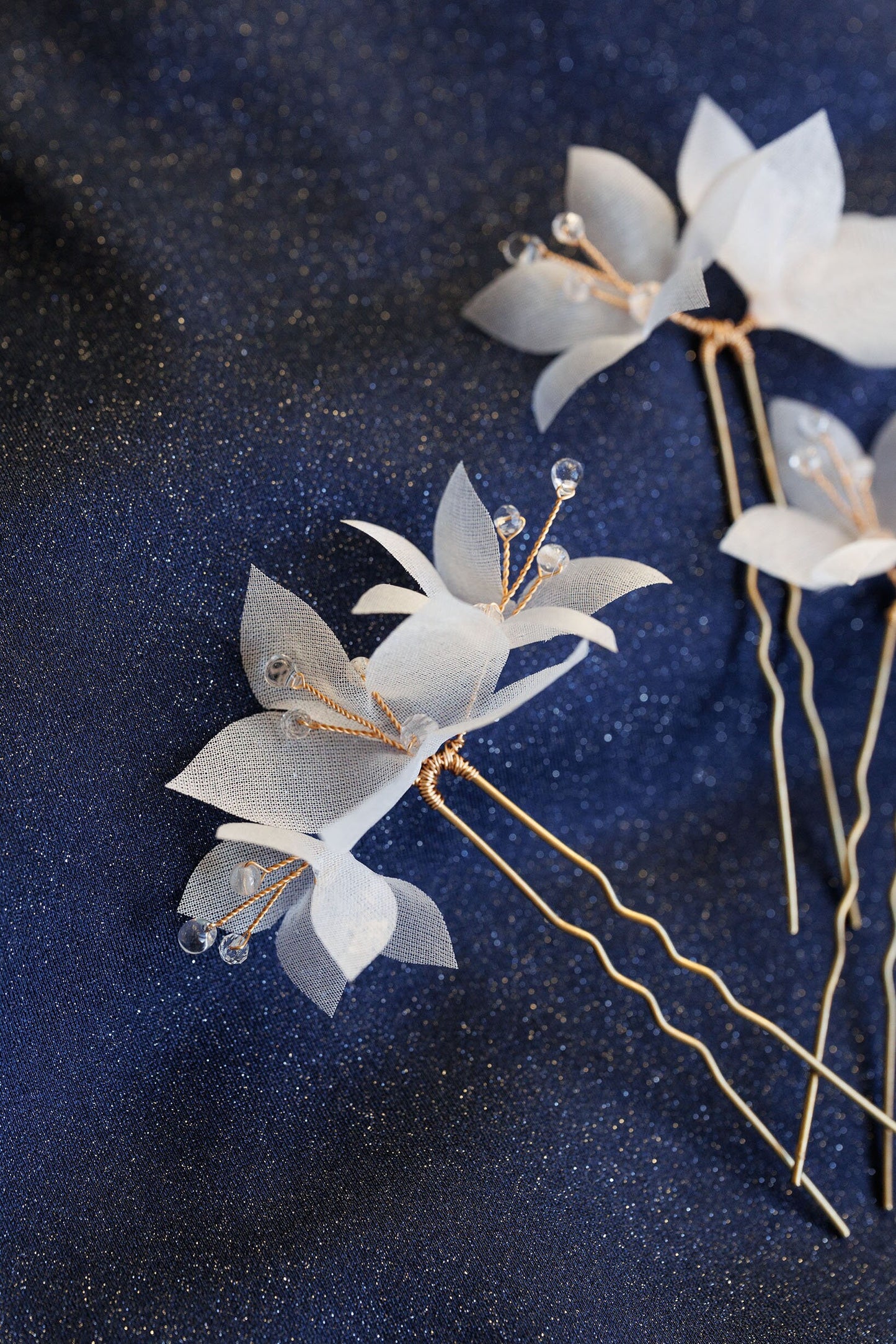 Silk Helenka – Zarte Brauthaarnadeln mit Seidenblumen