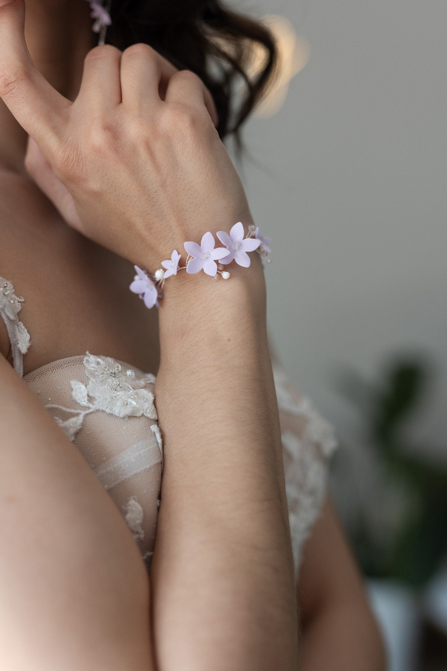 Helenka - Brautarmband mit lila Blumen
