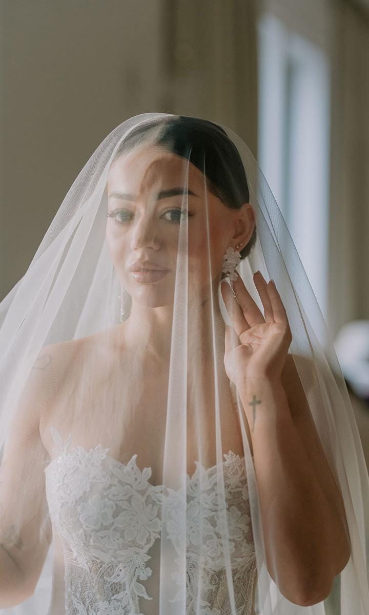 Cindy - Zarte Hochzeitsohrringe mit Seidenblumen
