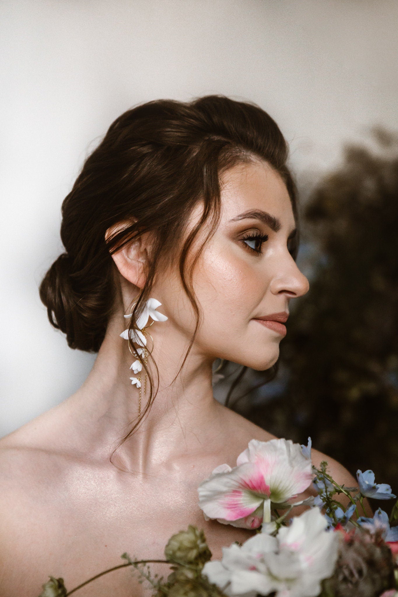 Hochzeitsschmuckset mit Blumenohrringen und Armband