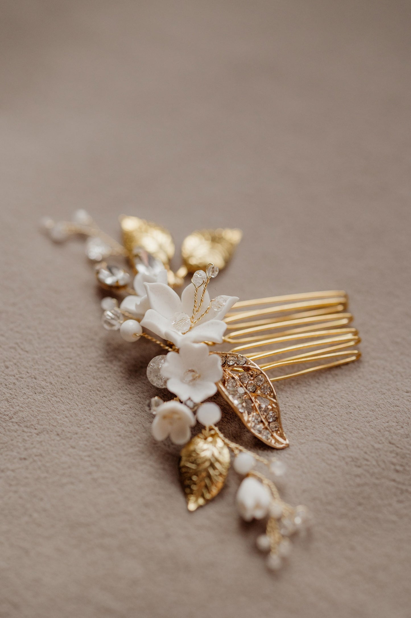 Flora - Blumen-Haarkamm zur Hochzeit