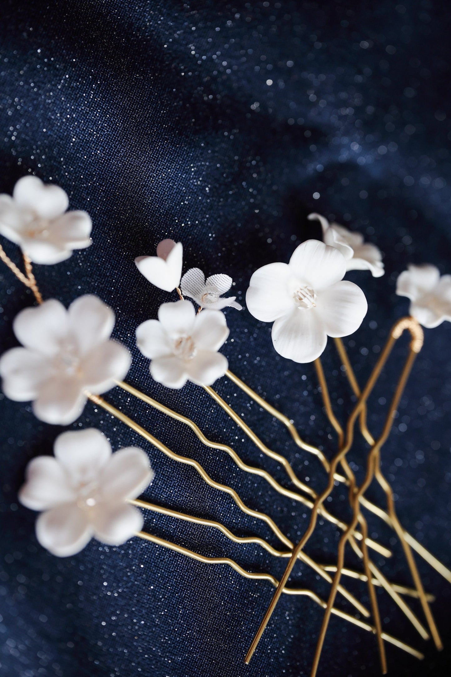 Madlen - Weiße Blumen Haarnadeln für die Hochzeit