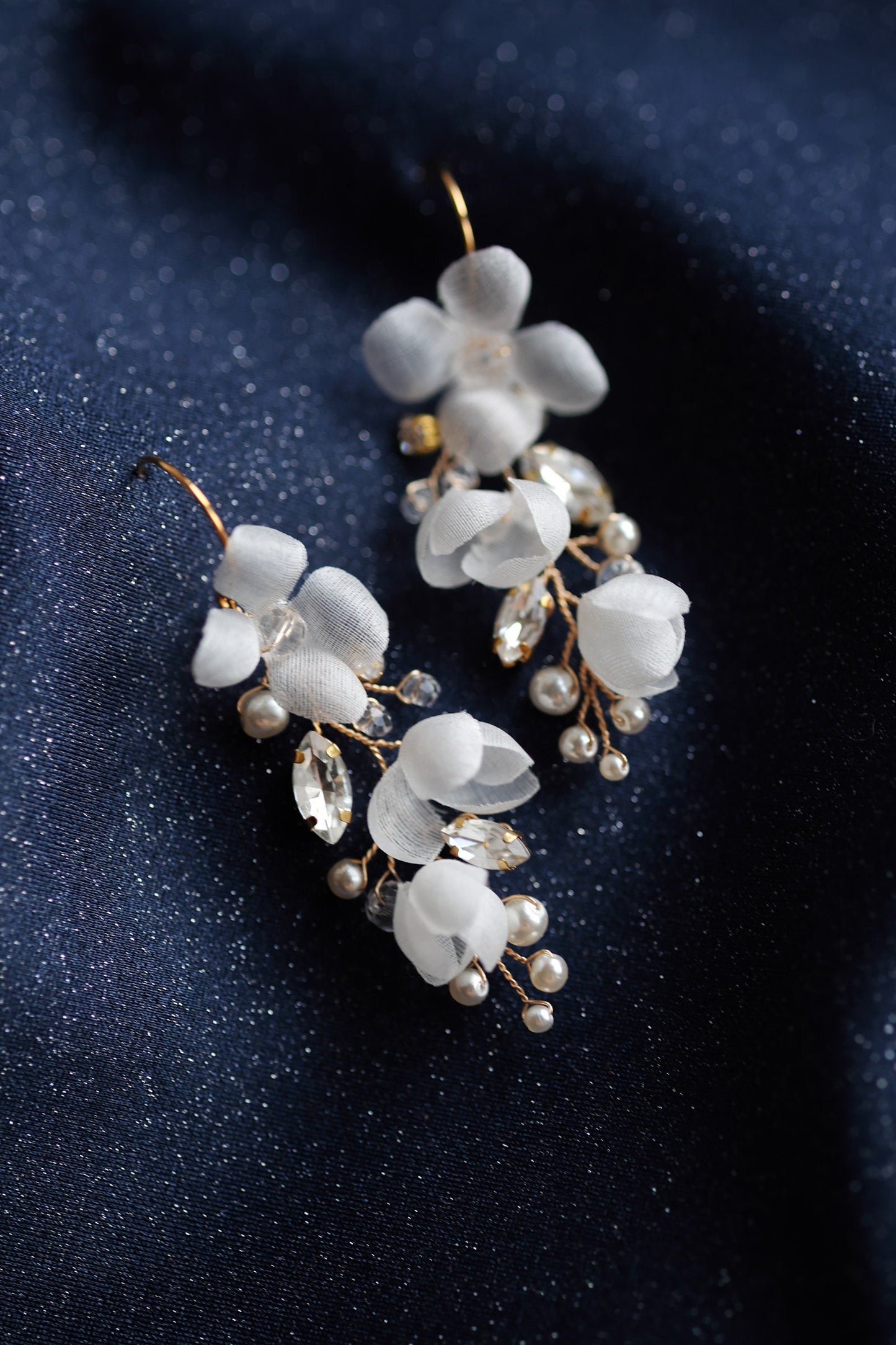 Grace - Blumen Hochzeitsohrringe mit Perlen