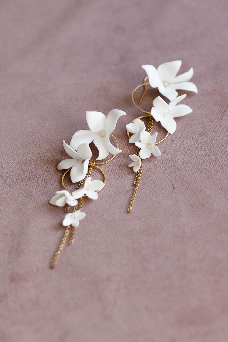 Helen Petite - Lange Hochzeitsohrringe mit Blumen