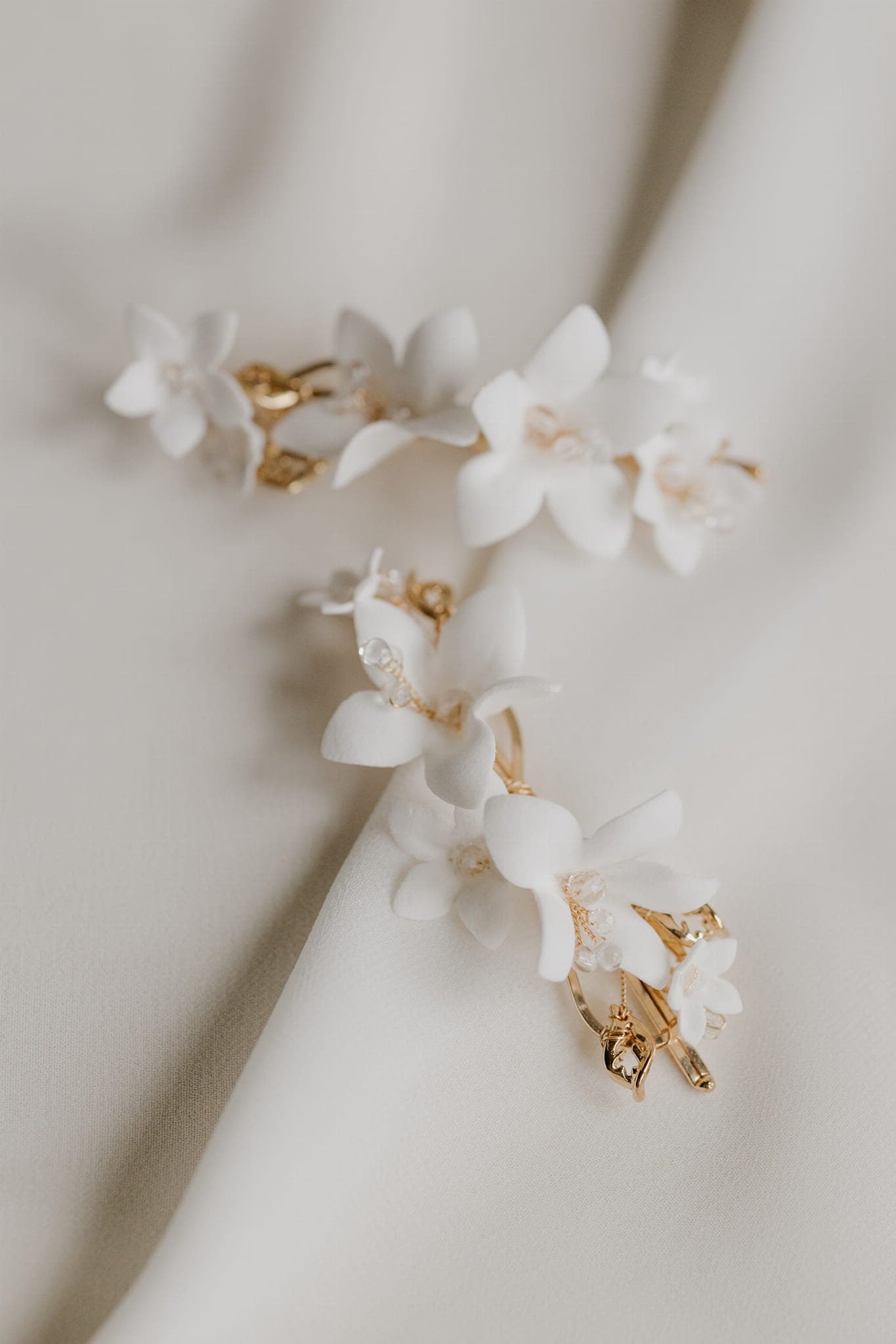 Boho Brautschmuck mit Blumen – Ohrringe, Armband & Haarspangen