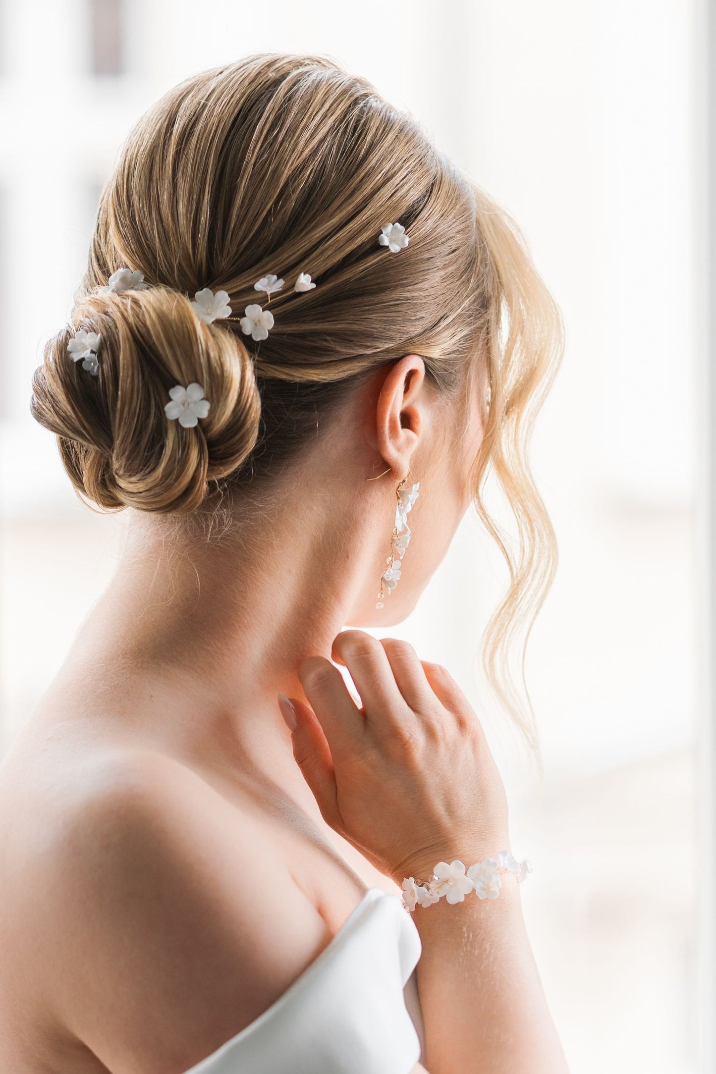 Madlen - Weiße Blumen Haarnadeln für die Hochzeit