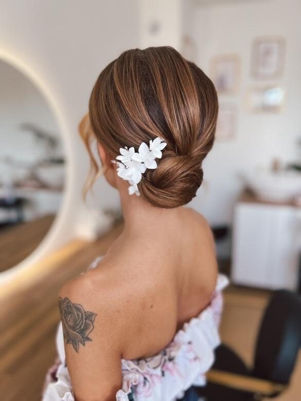 Helen Petite – Hochzeits-Haarkamm mit weißen Blumen