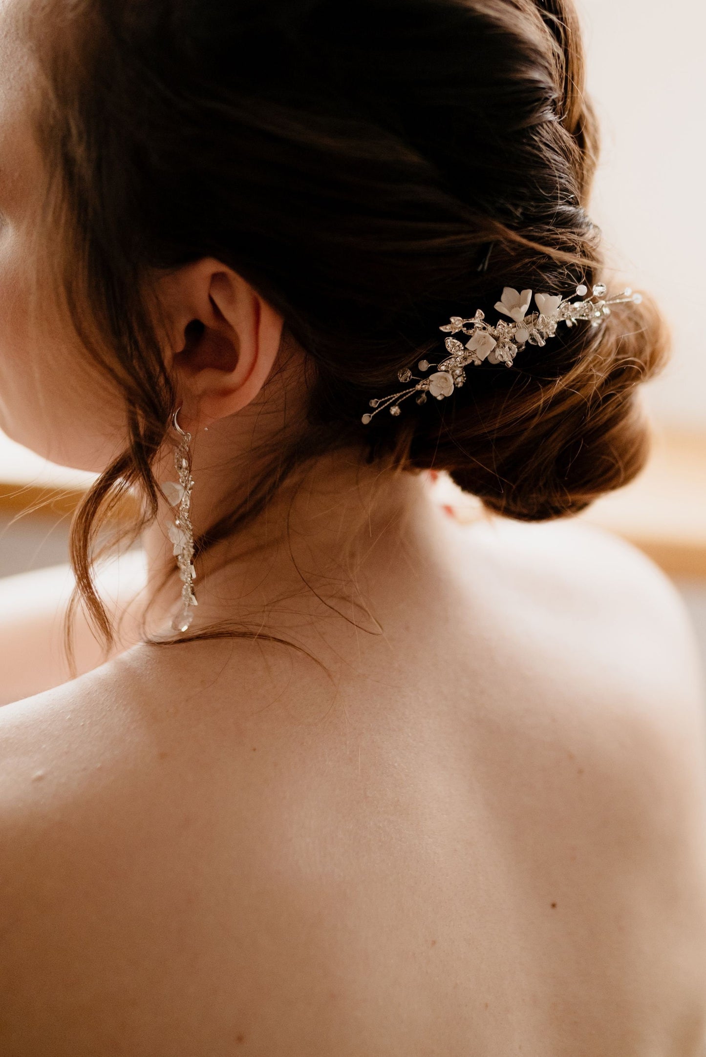 Harper - Braut-Haarkamm mit Strasssteinen und Blumen