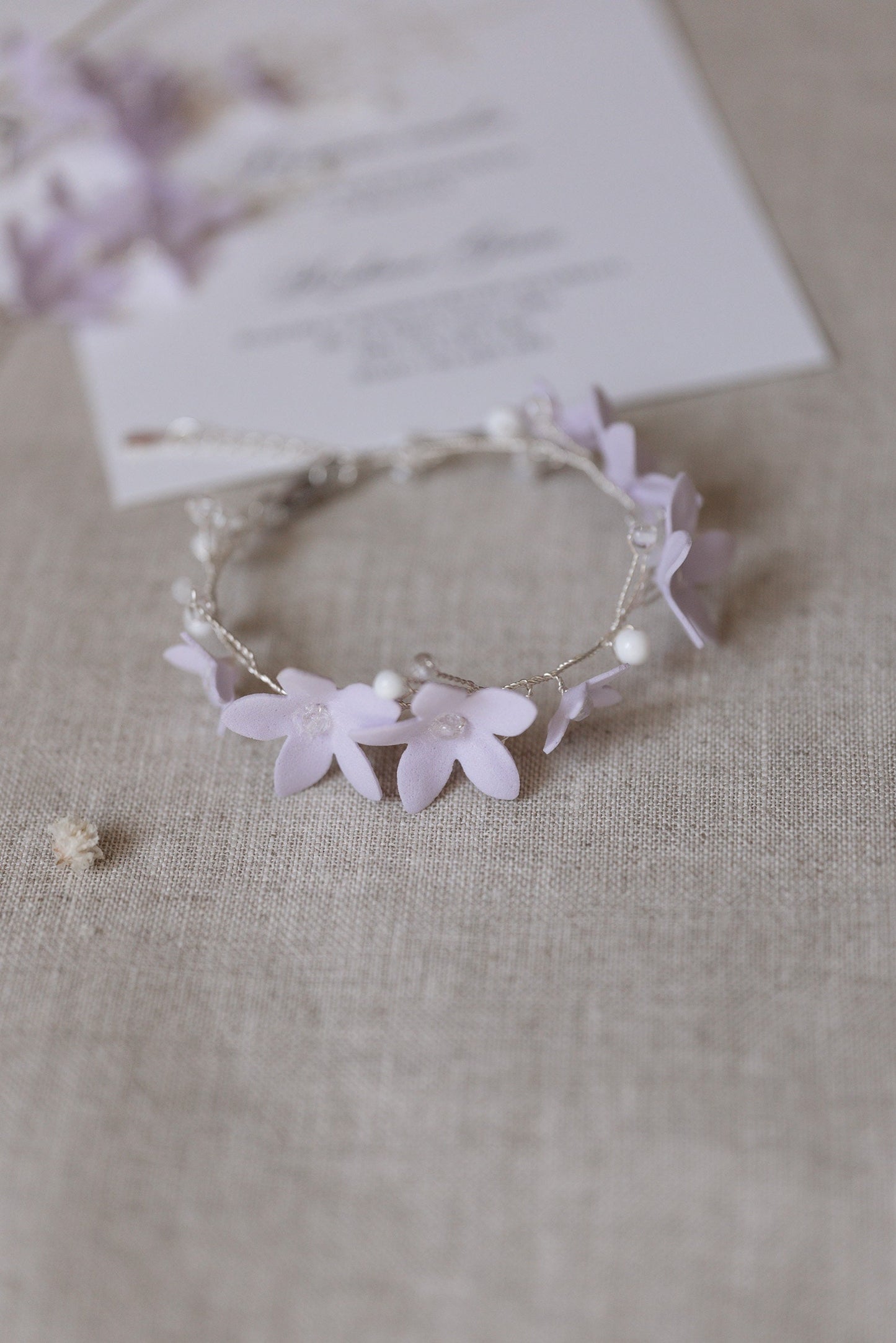 Helenka - Brautarmband mit lila Blumen