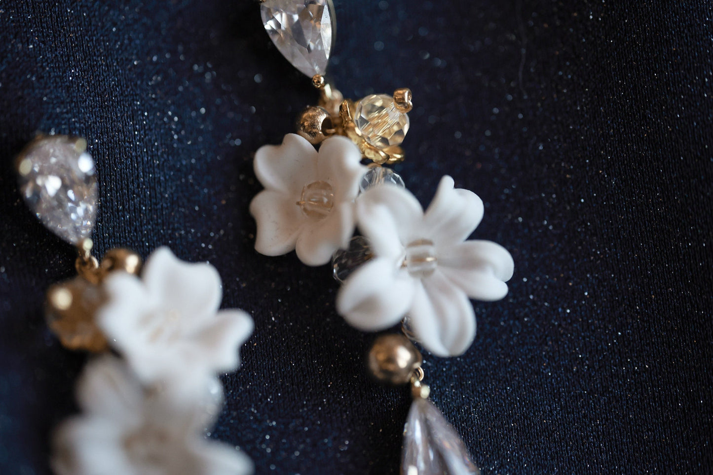 Harieta - Strass-Ohrringe mit Blumen
