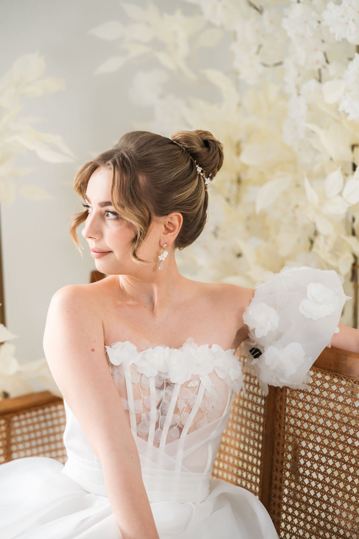 Harieta - Strass-Ohrringe mit Blumen
