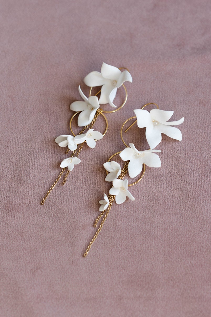 Hochzeitsschmuckset mit Blumenohrringen und Armband
