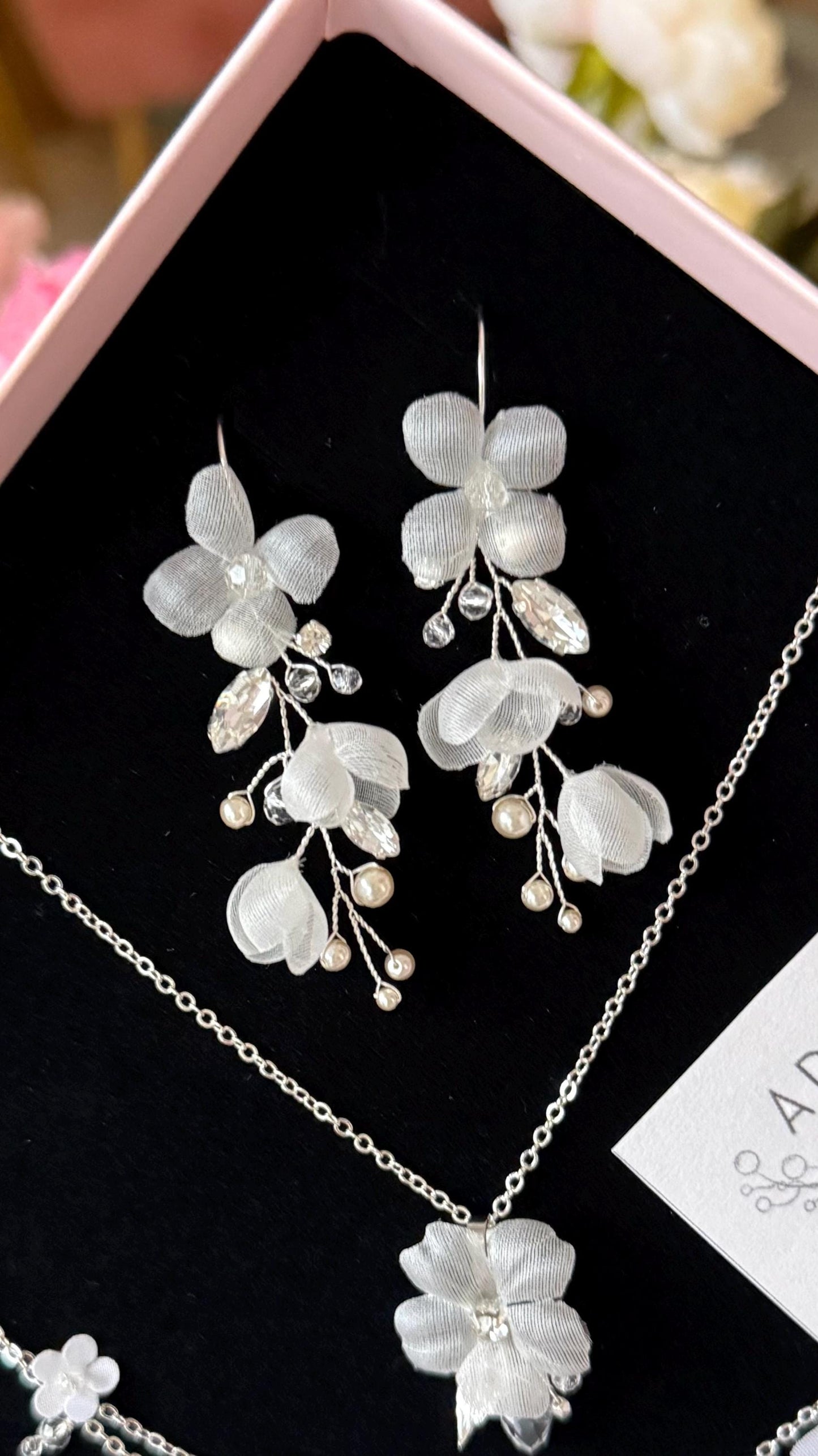 Grace - Blumen Hochzeitsohrringe mit Perlen