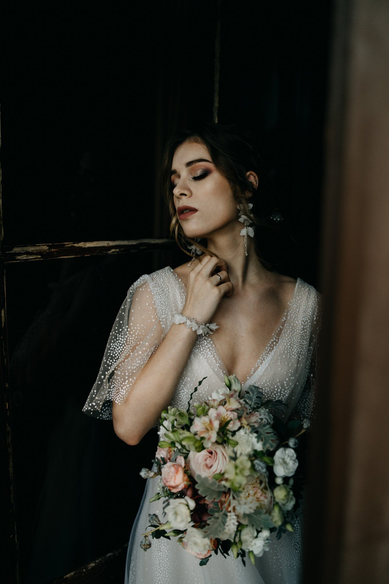 Helen Mist – Hochzeitsohrringe mit Seidenblumen