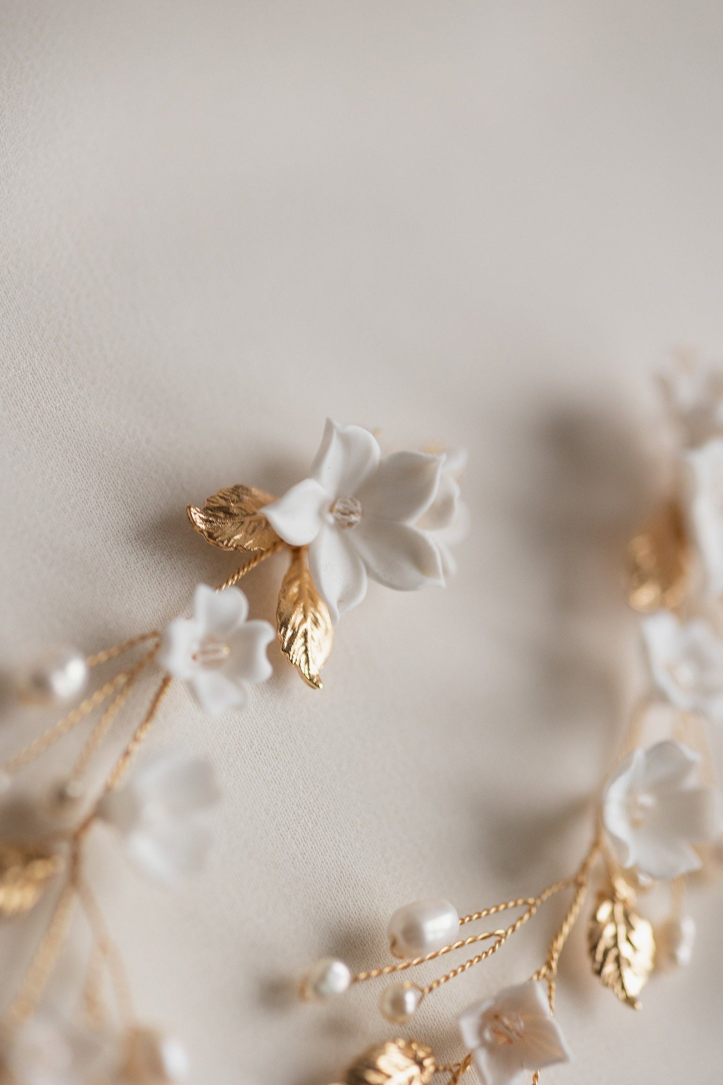 Bianca - 2 Hochzeitshaarteile mit Blumen