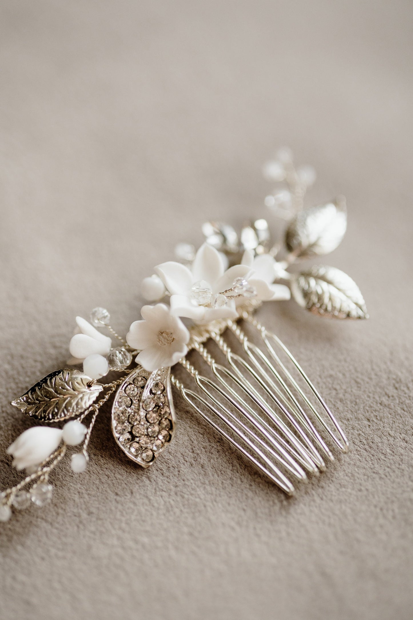 Flora - Blumen-Haarkamm zur Hochzeit