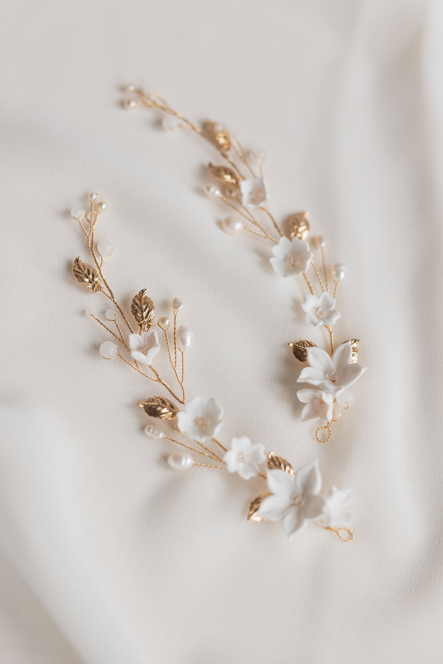 Bianca - 2 Hochzeitshaarteile mit Blumen