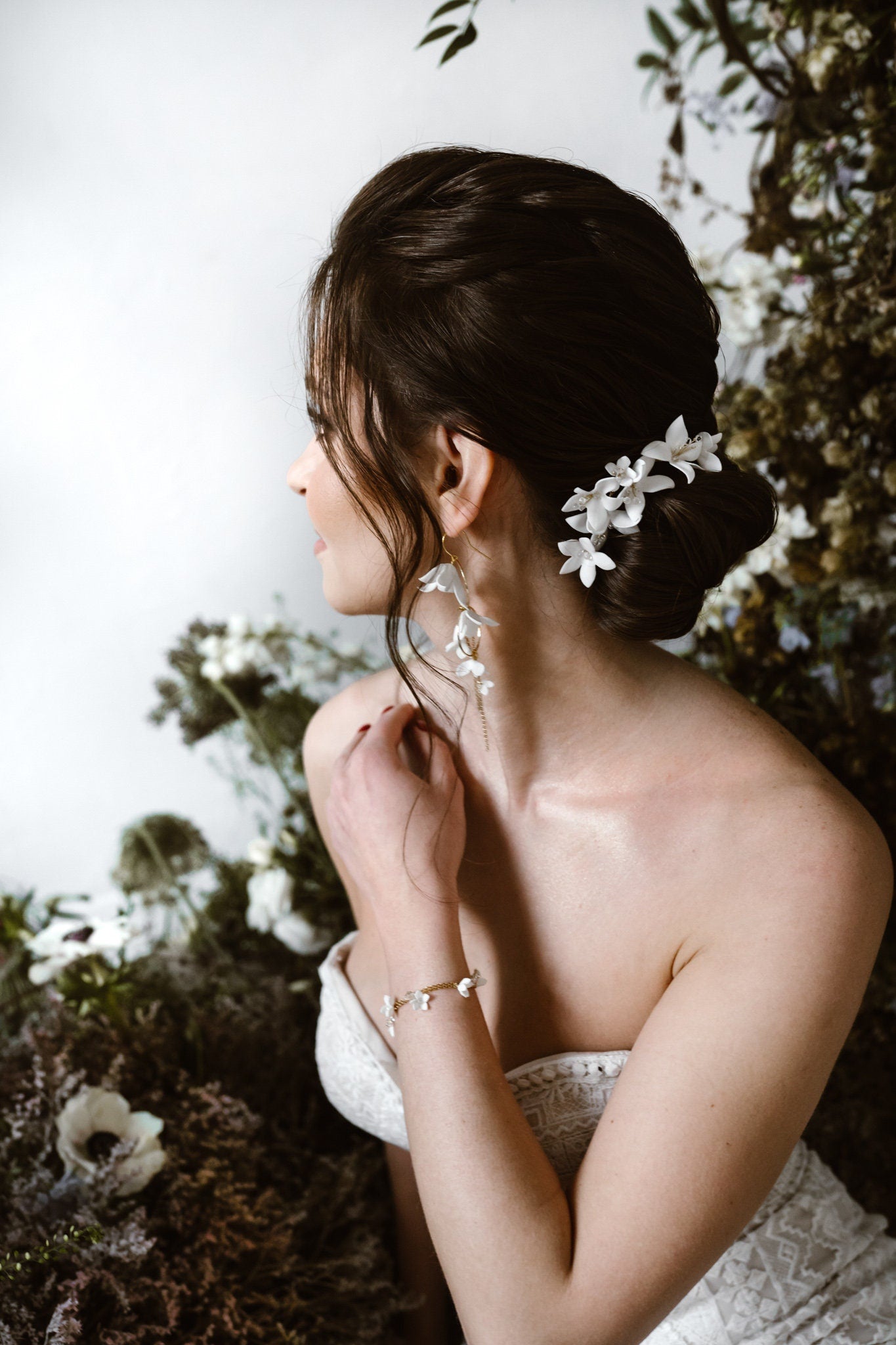 Helen Petite – Hochzeits-Haarkamm mit weißen Blumen