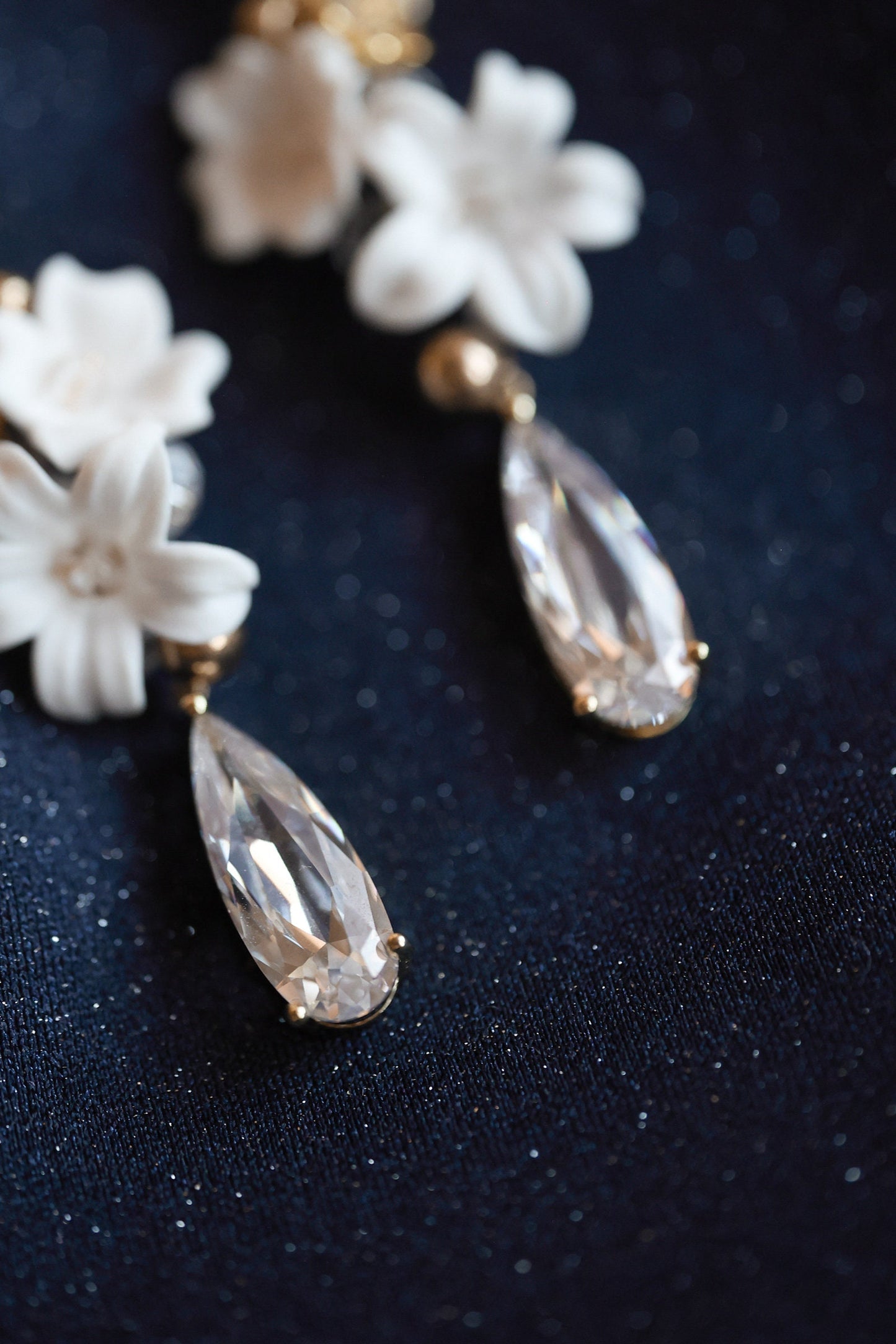 Harieta - Strass-Ohrringe mit Blumen
