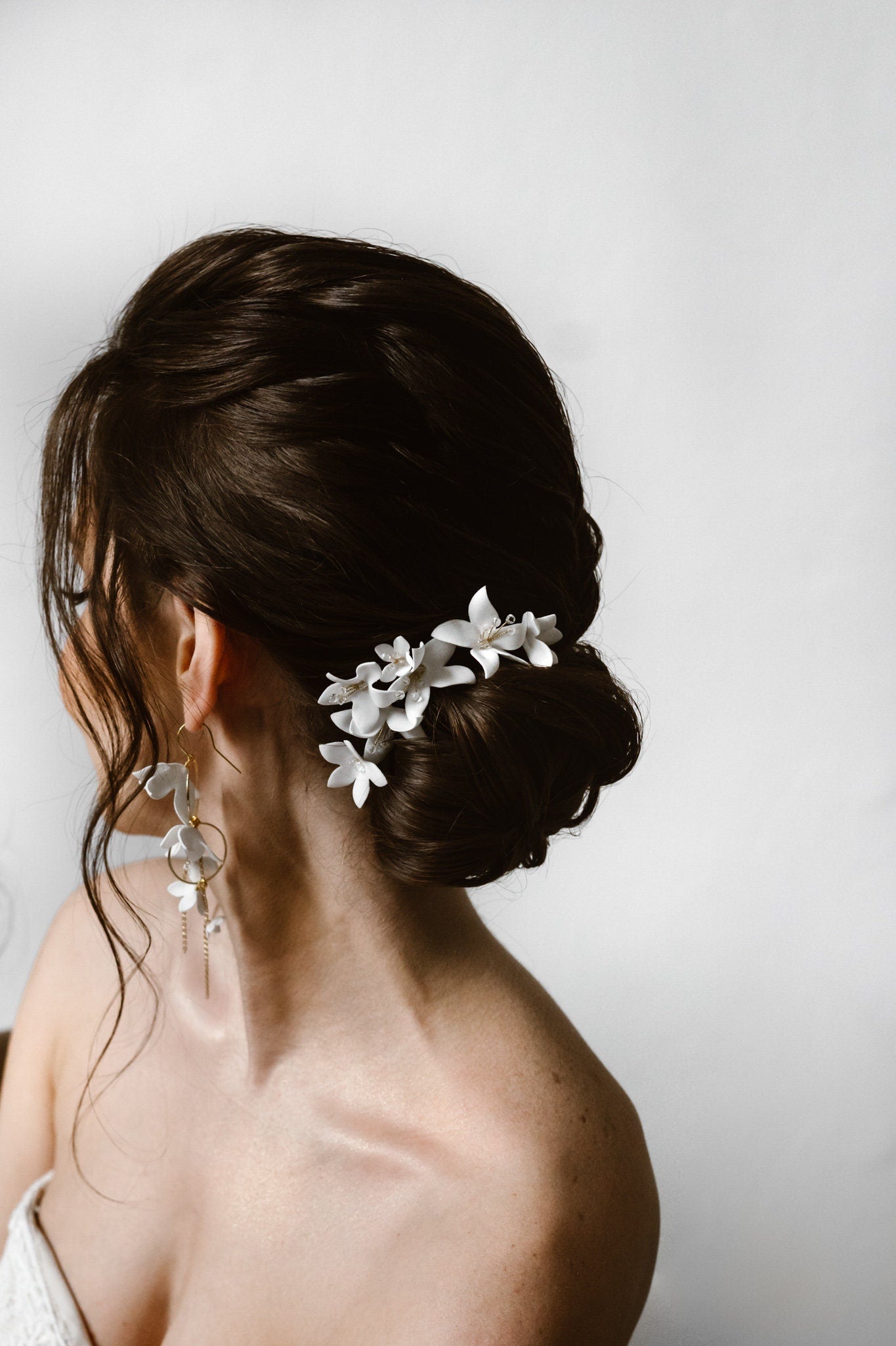 Helen Petite – Hochzeits-Haarkamm mit weißen Blumen