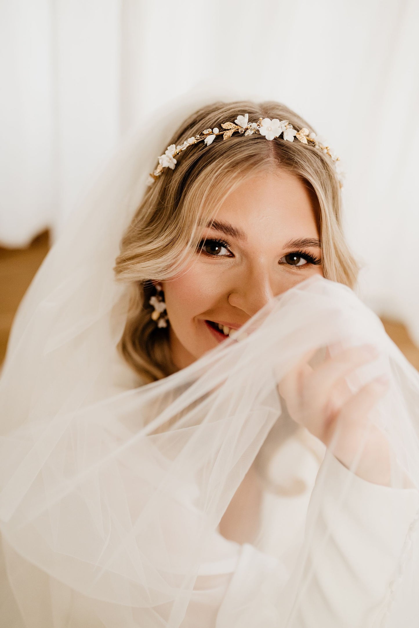 Clodin - Bridal Headband with White Flowers & Leaves