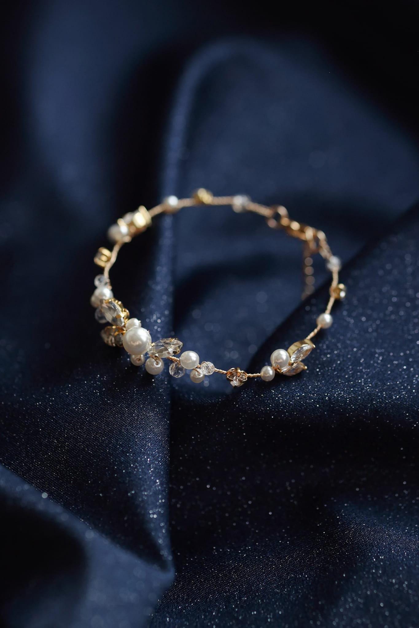 Saria – Elegantes Armband mit Perlen und Zirkonia