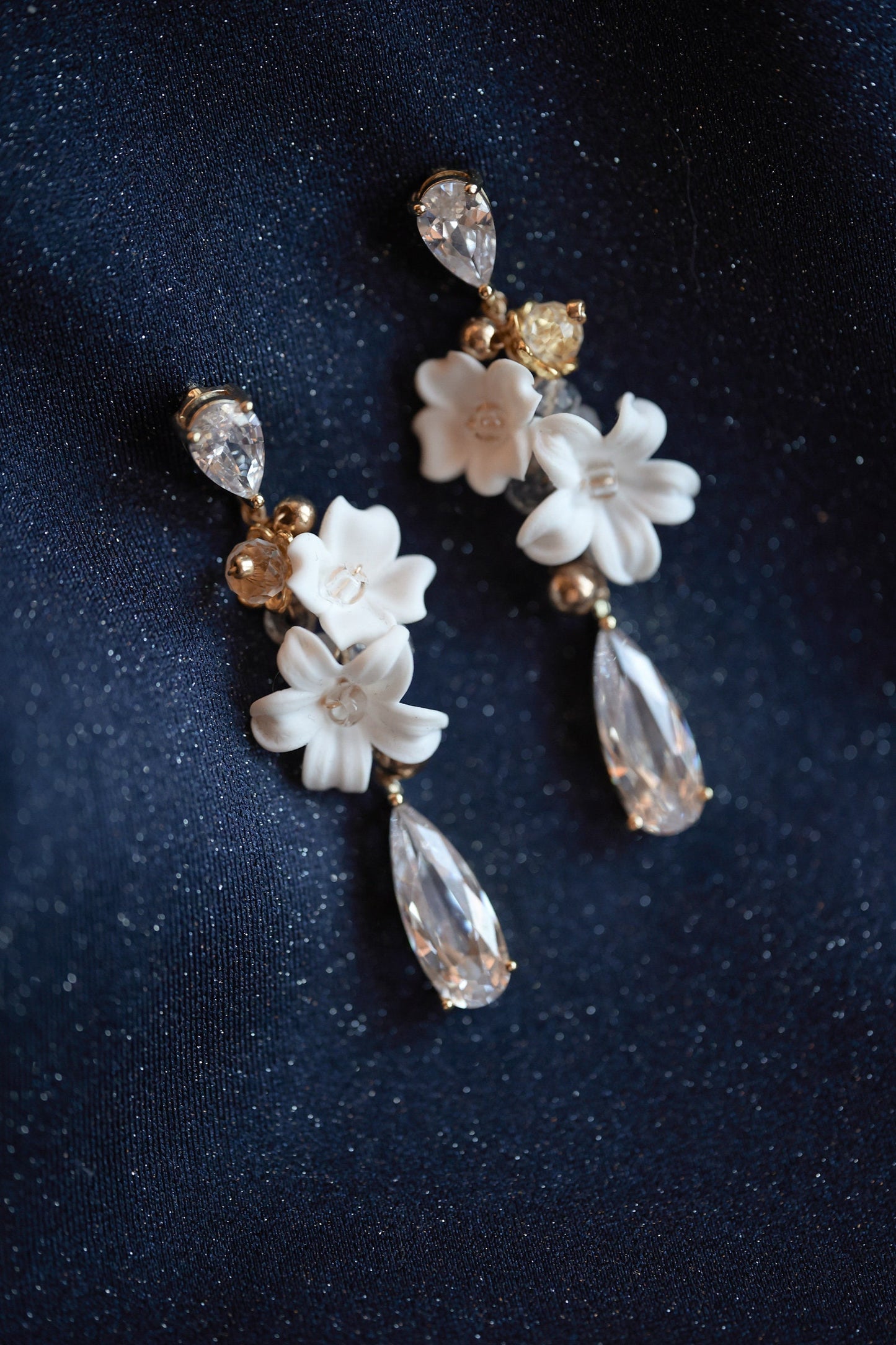 Harieta - Strass-Ohrringe mit Blumen