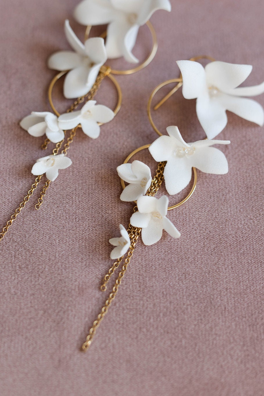 Helen Petite - Lange Hochzeitsohrringe mit Blumen