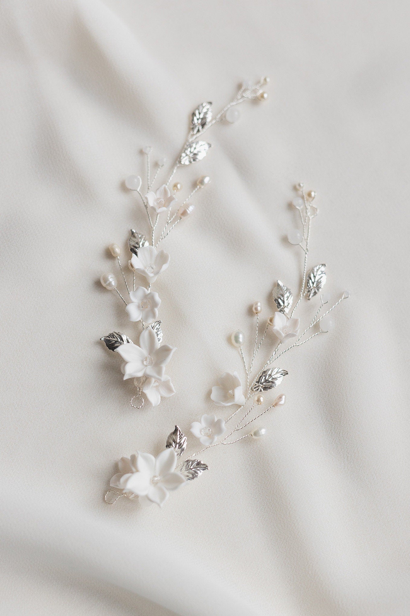 Bianca - 2 Hochzeitshaarteile mit Blumen