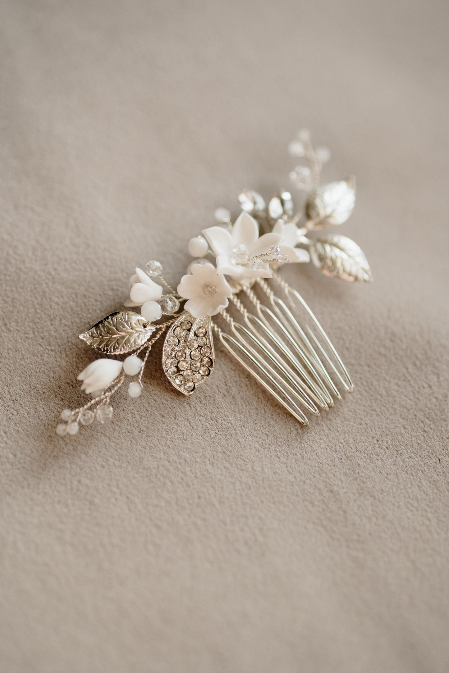 Flora - Blumen-Haarkamm zur Hochzeit