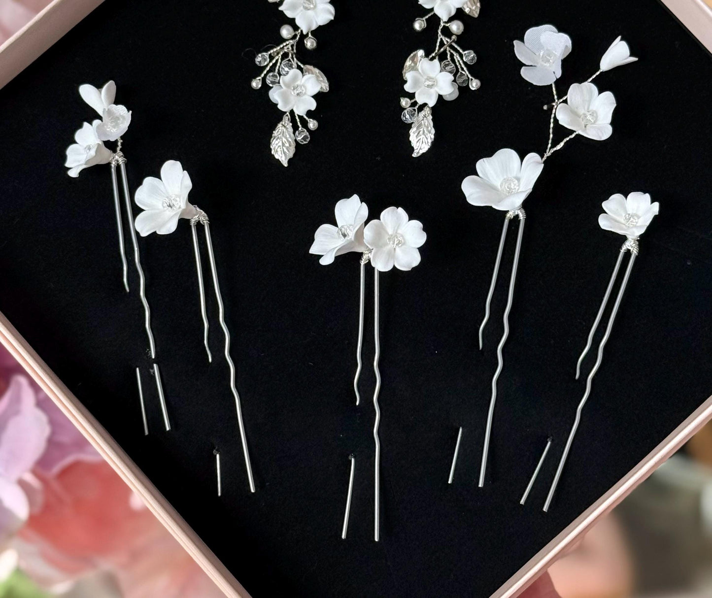 Madlen - Weiße Blumen Haarnadeln für die Hochzeit