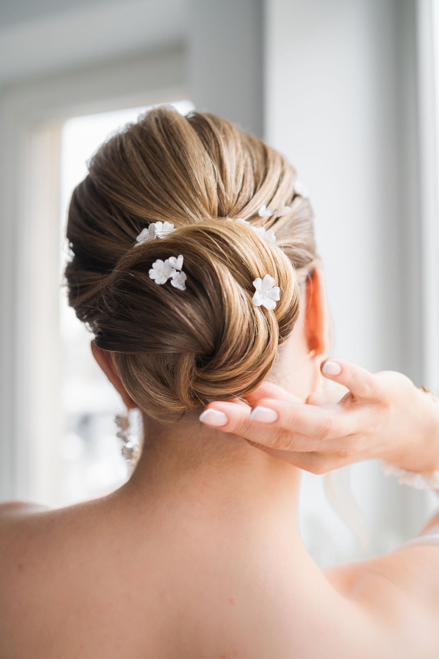 Madlen - Weiße Blumen Haarnadeln für die Hochzeit