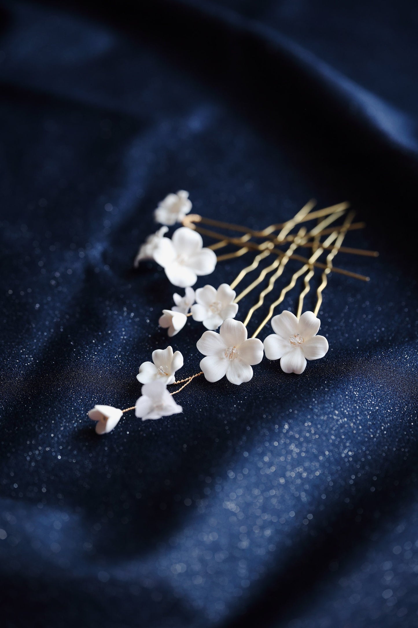 Madlen - Weiße Blumen Haarnadeln für die Hochzeit