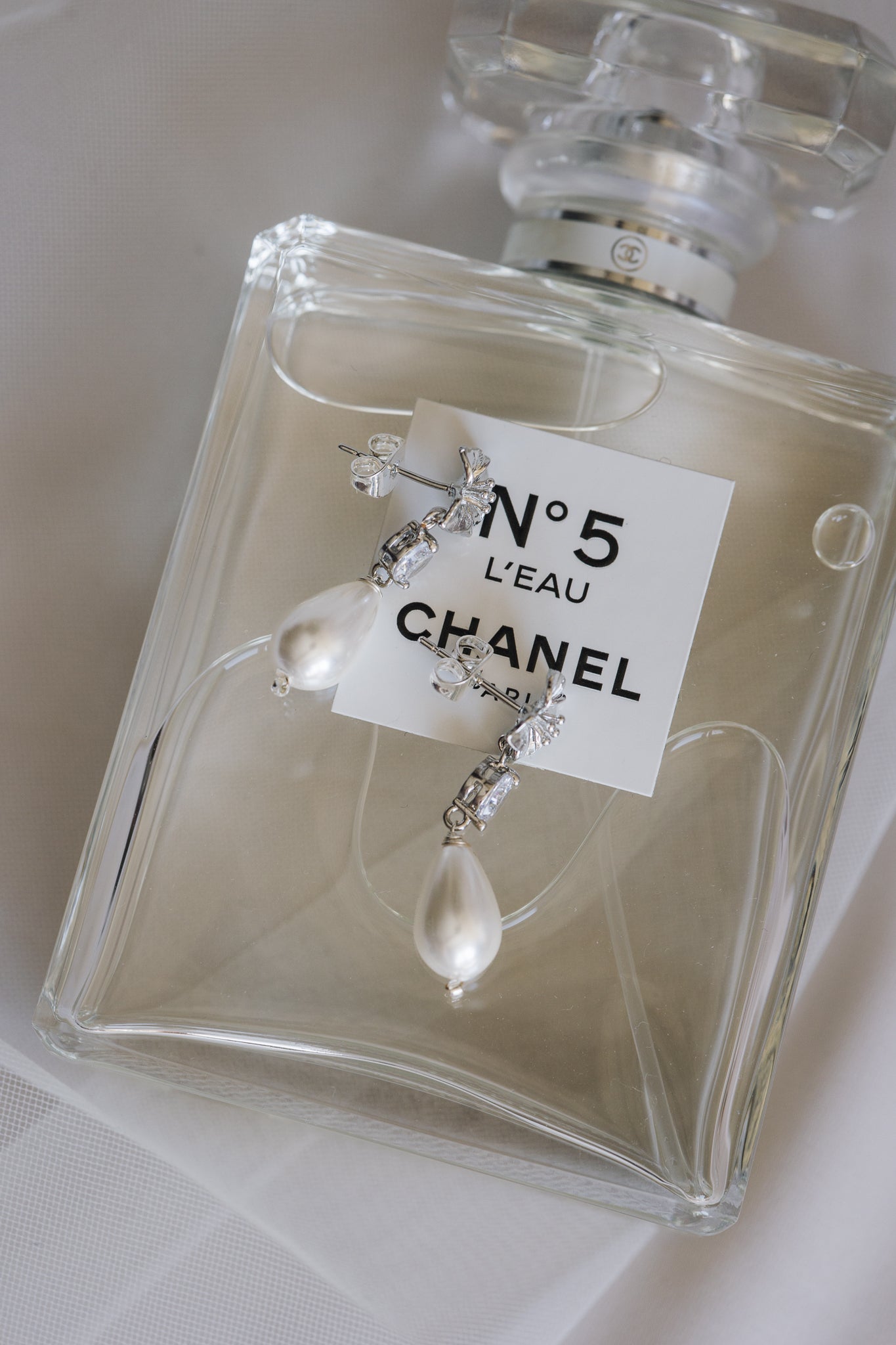 „Mini Gina“ – Ohrringe mit dekorativem Verschluss und Perlen