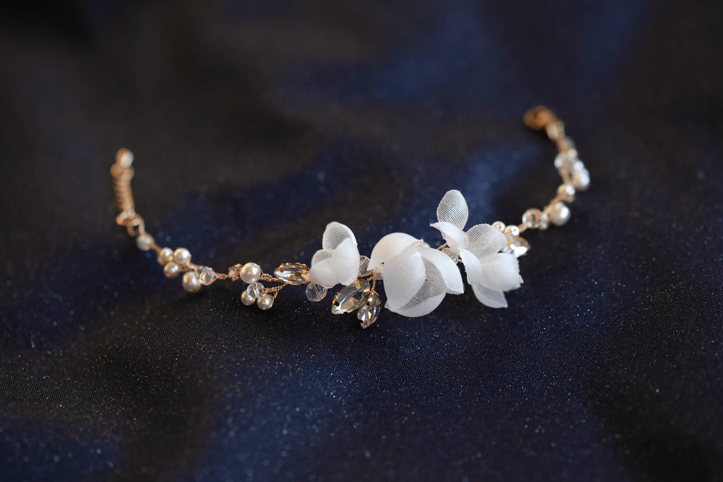 Grace - Hochzeitsarmband aus Seidenblumen