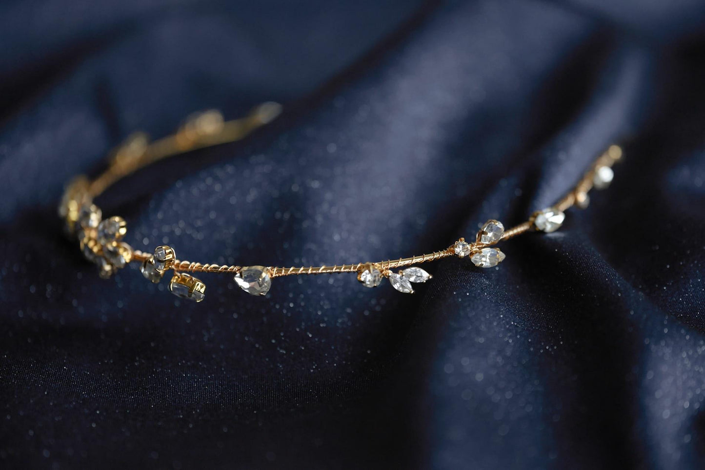 Sparkle – Dezente Tiara mit funkelnden Zirkoniasteinen