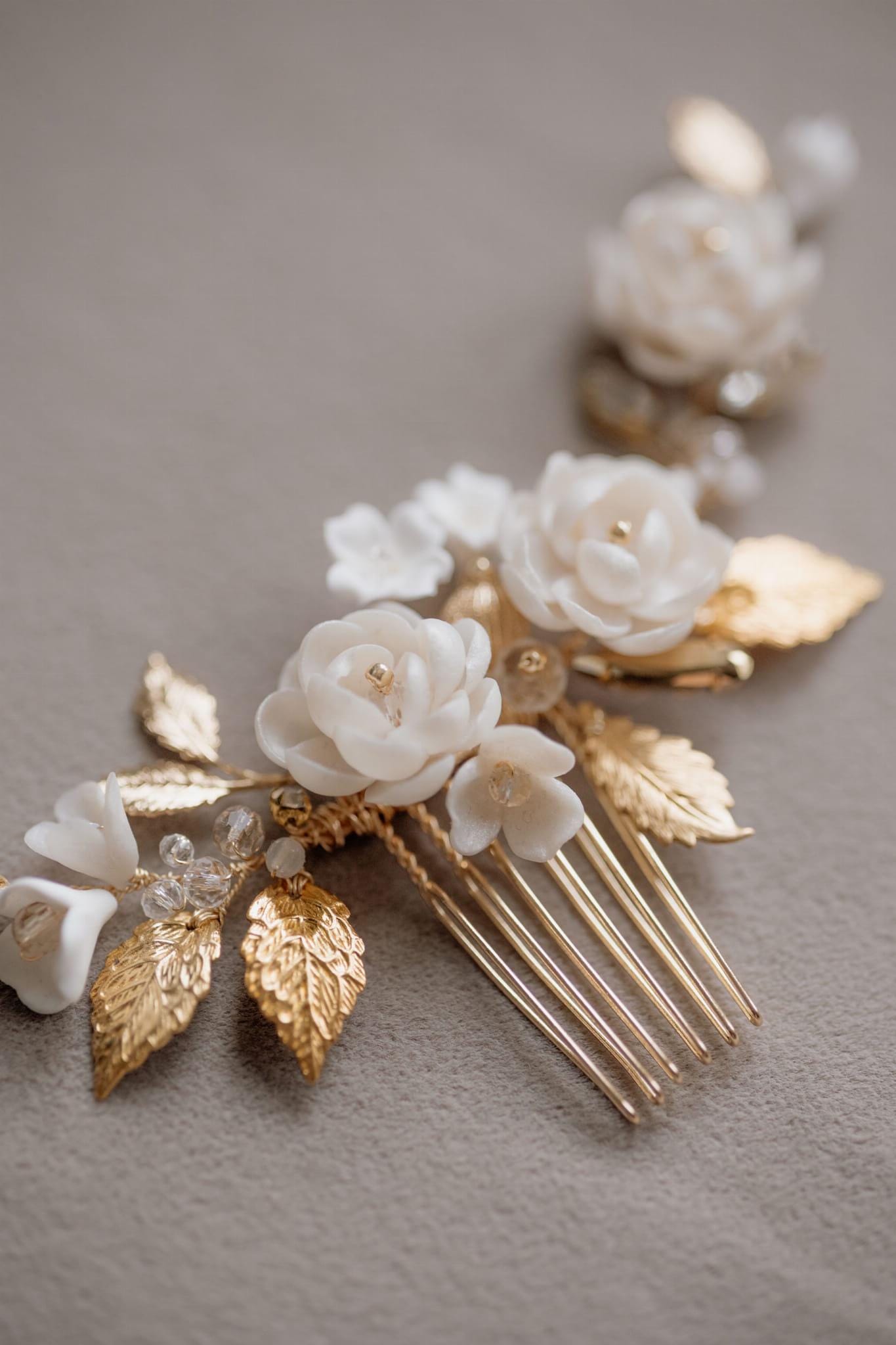 Petra - Vintage Hochzeitshaarkamm mit Blumen