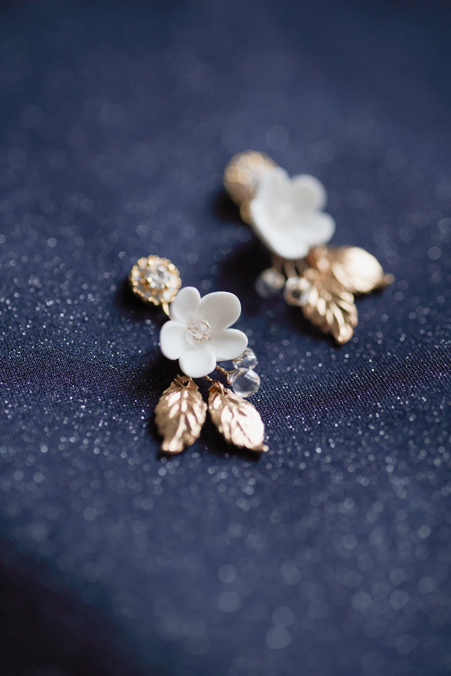 Adeline - kleiner Hochzeitsohrring mit Blättern und Blumen