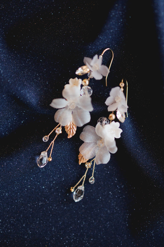 Adoria – Brautohrringe mit Seidenblumen
