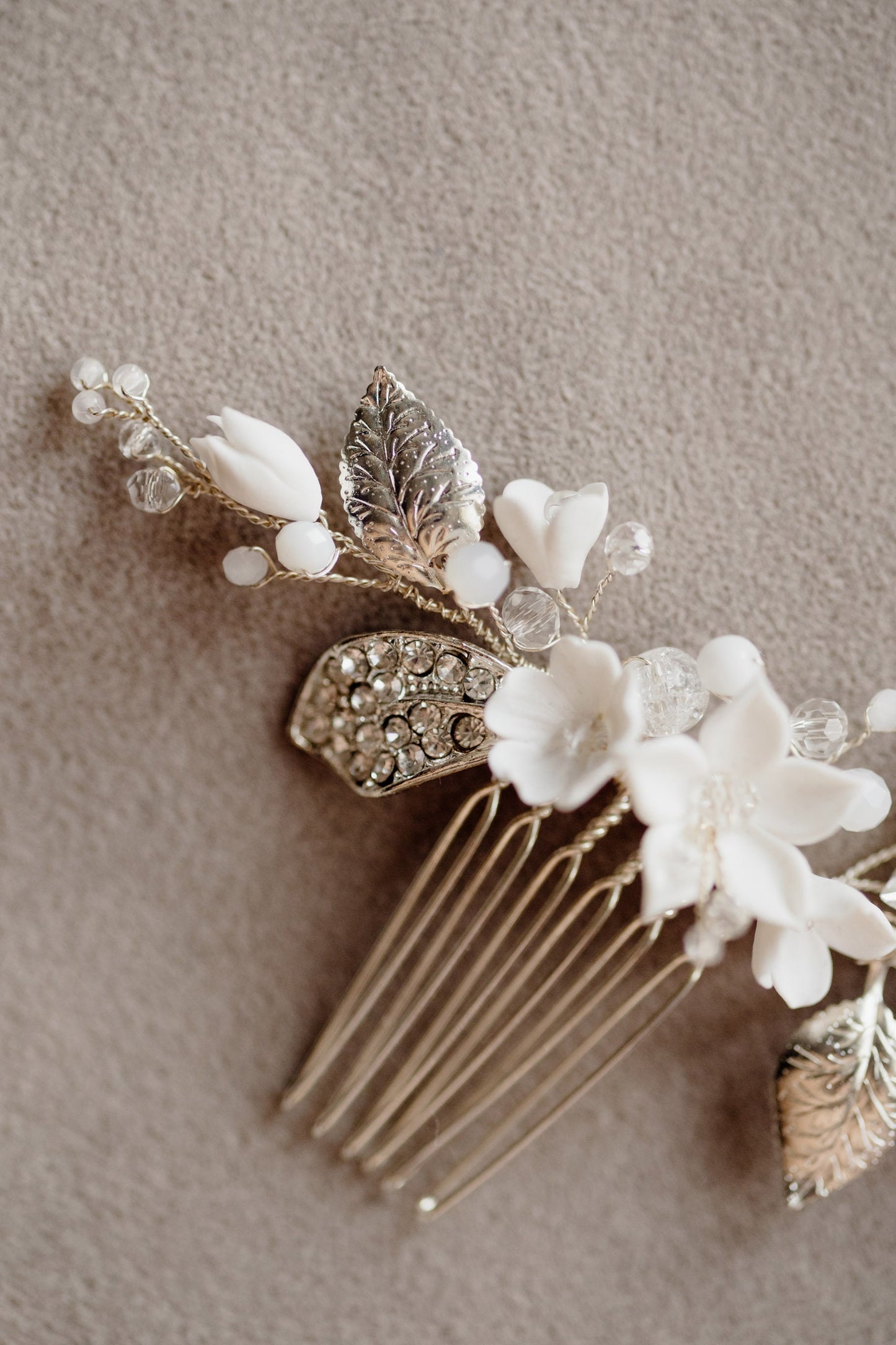 Flora - Blumen-Haarkamm zur Hochzeit