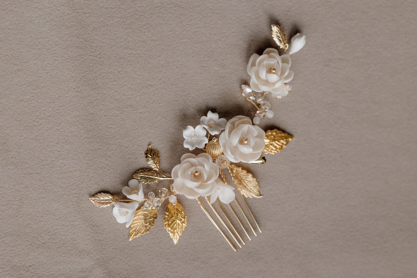 Petra - Vintage Hochzeitshaarkamm mit Blumen