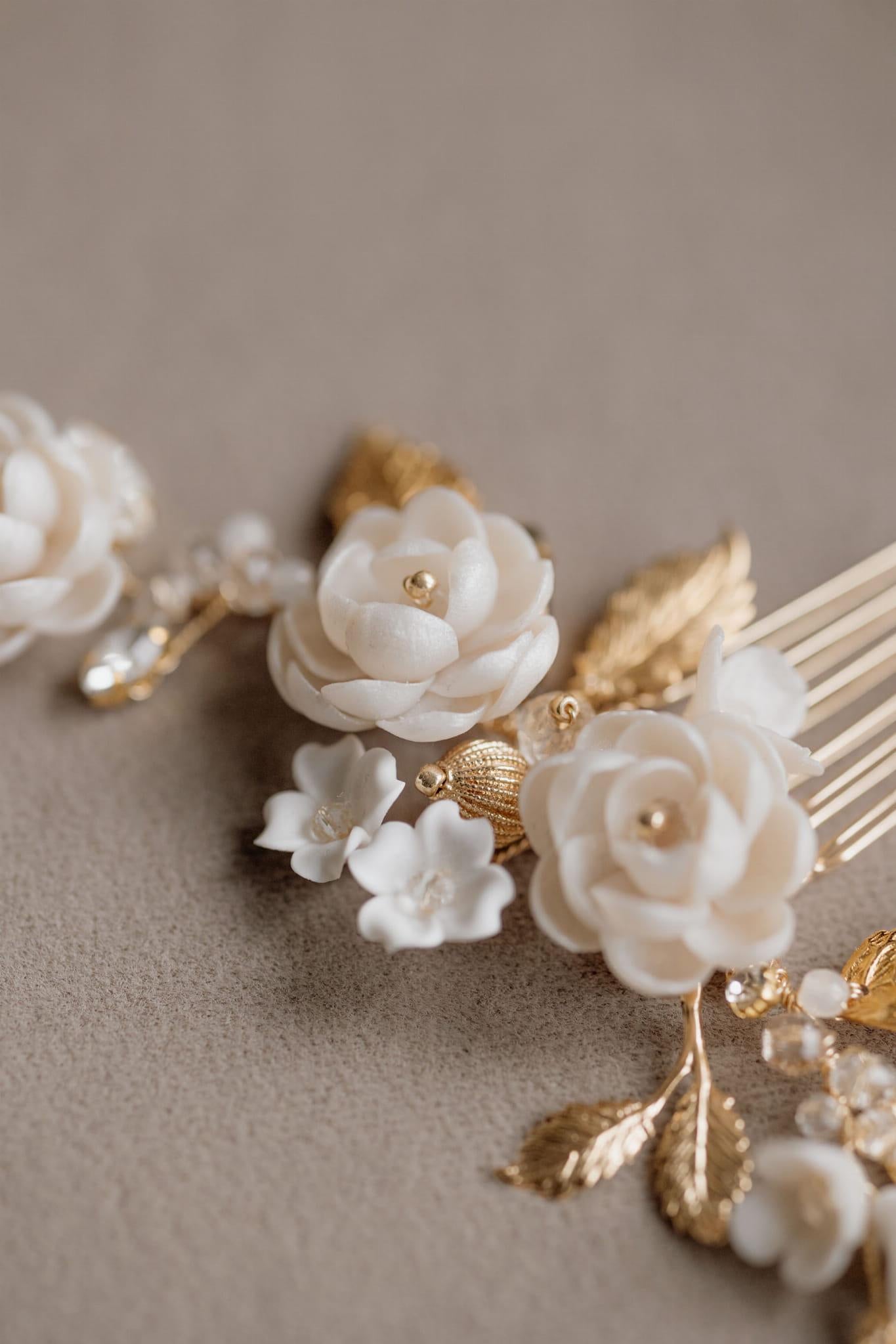 Petra - Vintage Hochzeitshaarkamm mit Blumen