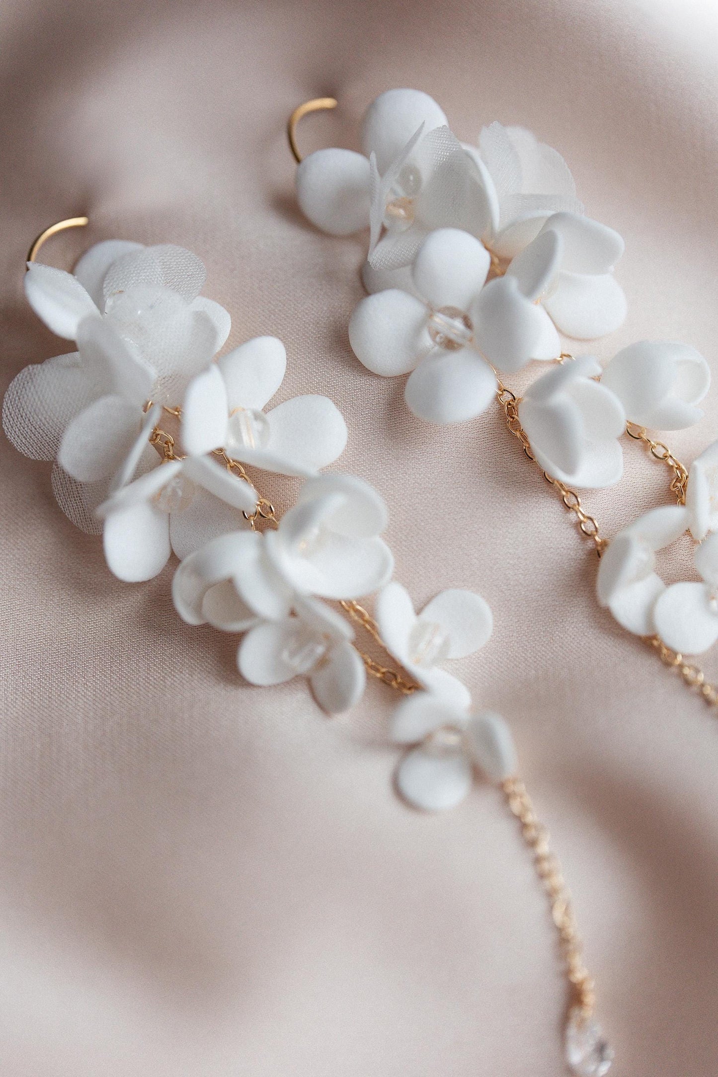Nicoletta - Dezente Blumen-Hochzeitsohrringe