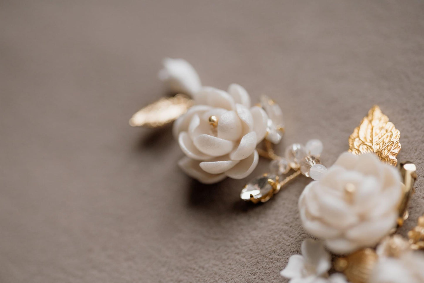 Petra - Vintage Hochzeitshaarkamm mit Blumen