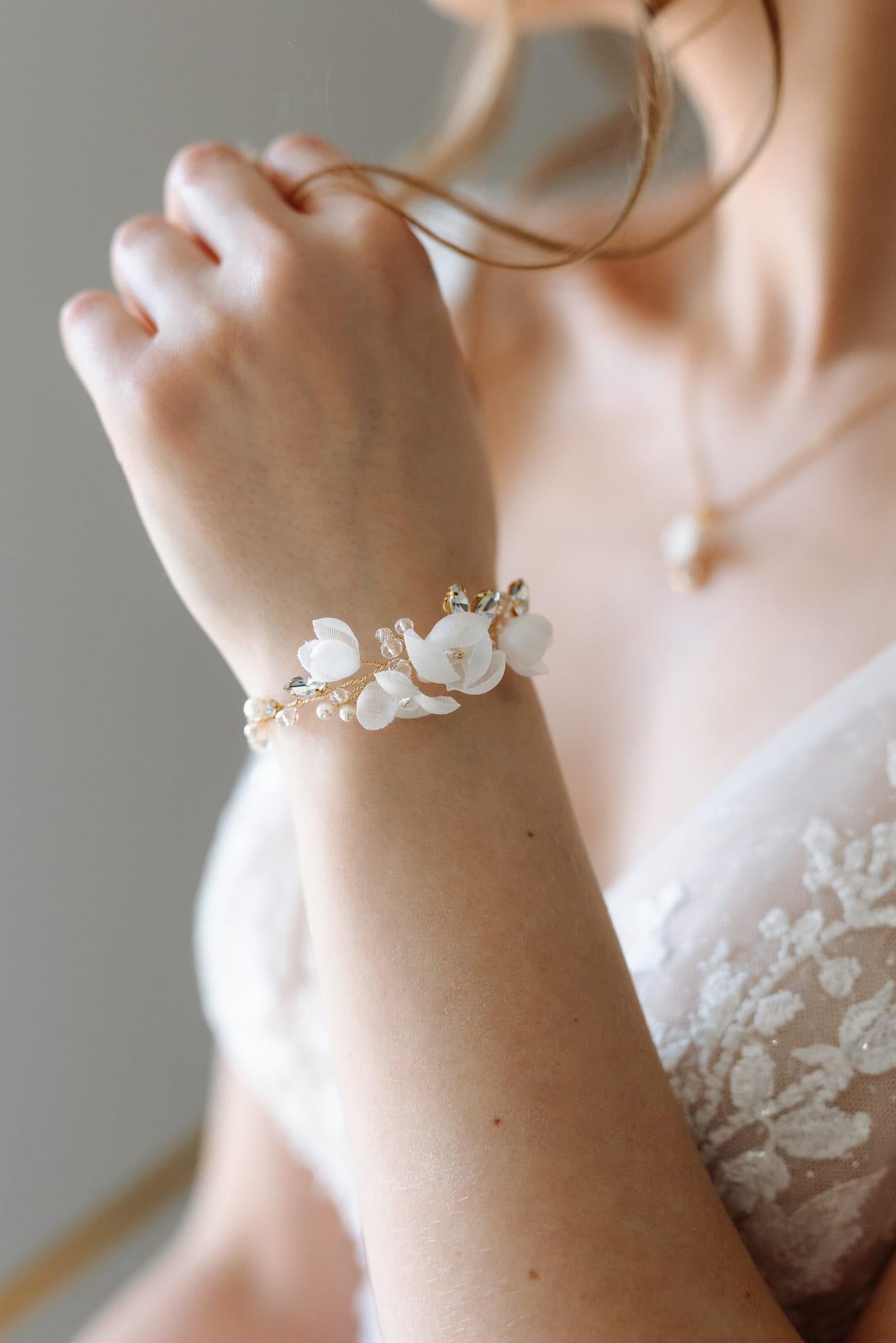 Grace - Hochzeitsarmband aus Seidenblumen
