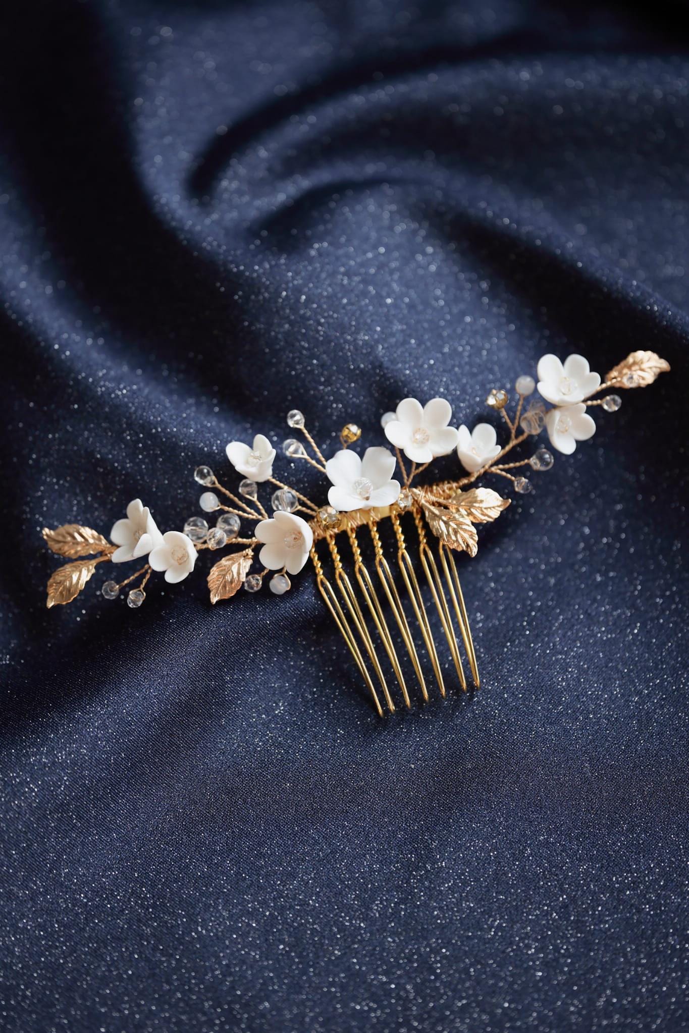 Adeline – Haarkamm mit kleinen Blumen für die Braut
