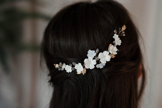 Madlen - Hochzeitshaarteil mit weißen Blumen