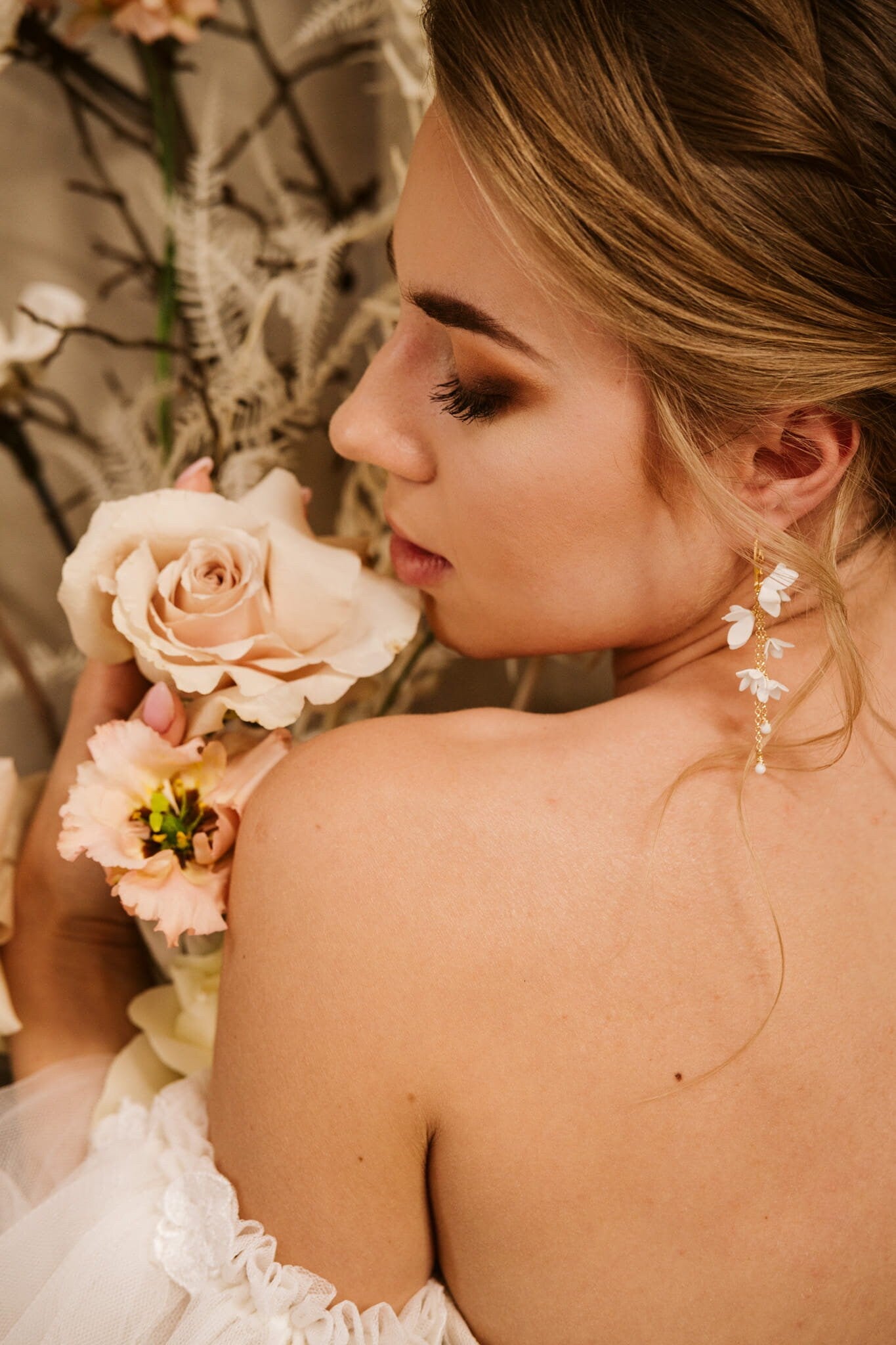 Blumenschmuckset für die Hochzeit – Ohrringe, Halskette und Kopfschmuck