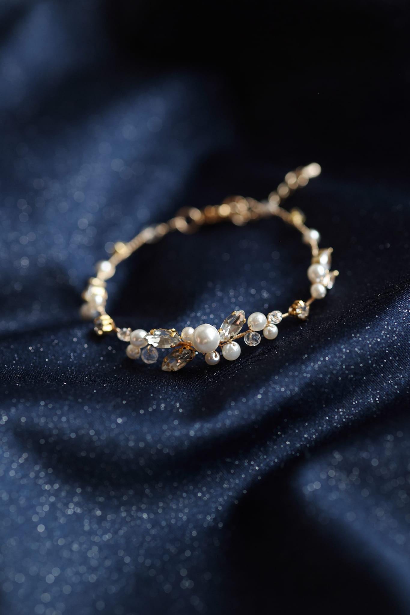 Saria – Elegantes Armband mit Perlen und Zirkonia