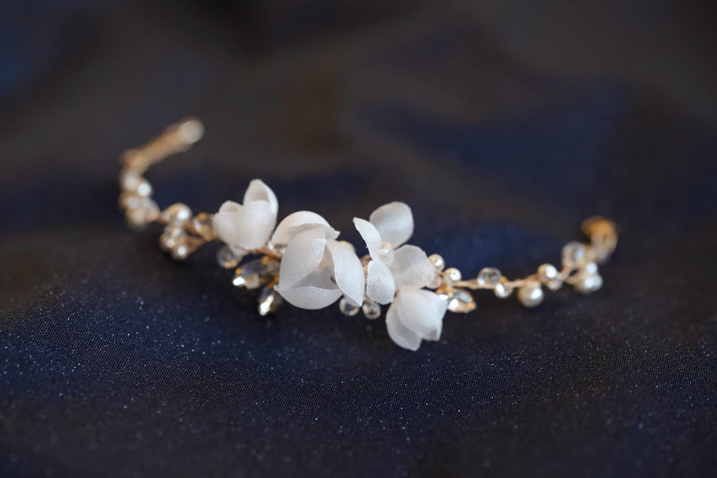 Grace - Hochzeitsarmband aus Seidenblumen